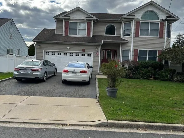 187 N Herman Avenue, Bethpage, NY 11714