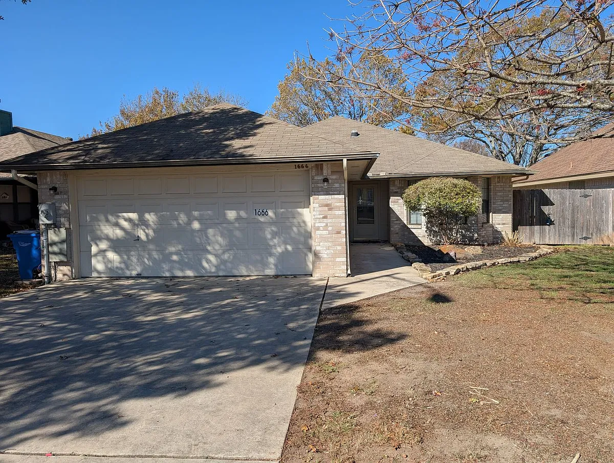 Building Photo - 1666 Lantana Cir