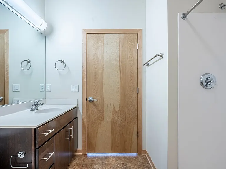 640 W Wilson St — Photo 5
