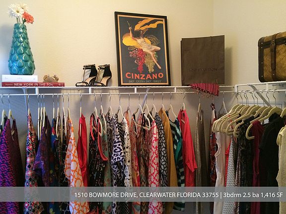 Walk-in Closet 