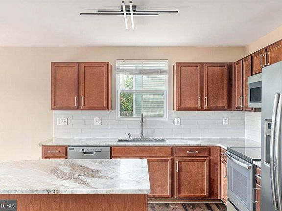 3rd image of 2236 Sedgwick Dr