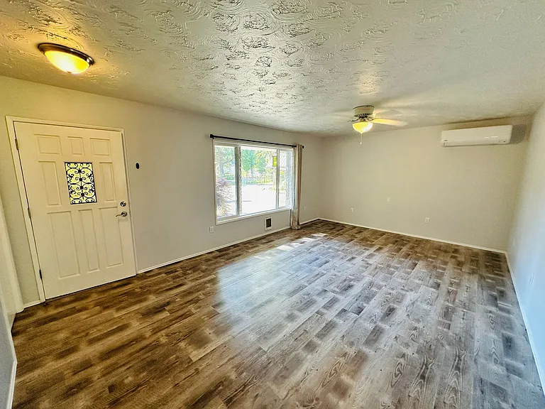 22213 NE 37th Ave — Photo 5