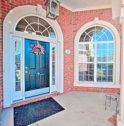 3rd image of 216 Bainbridge Dr