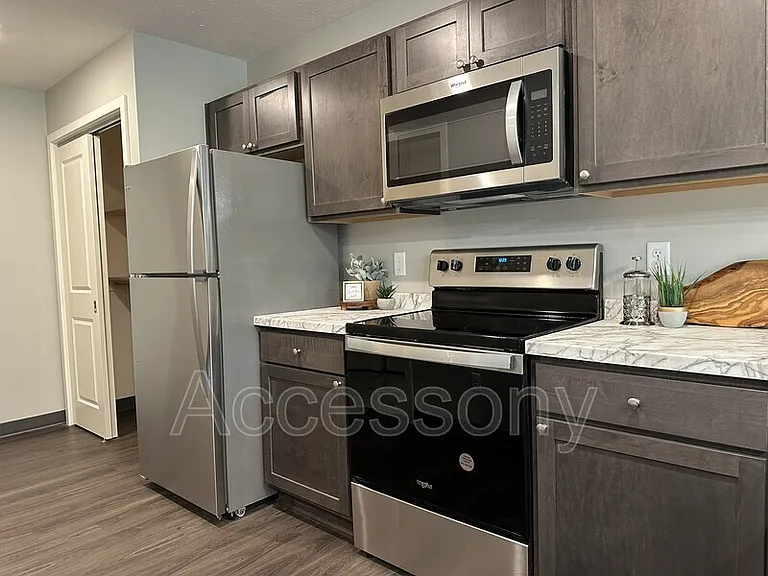 2340 Y St #7 — Photo 4