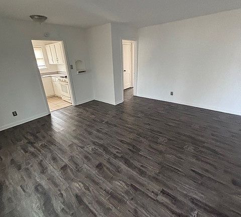 2nd image of 802 W Dean Ave