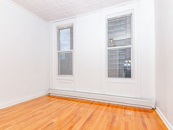 4th image of 33 Montrose Ave #2