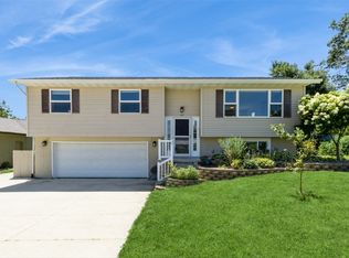 427 Greenfield St NE, Cedar Rapids, IA 52402