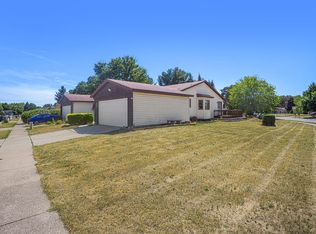 5869 Pine Vista St SE, Kentwood, MI 49548