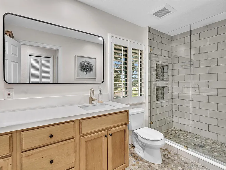 749 SW 2nd St — Photo 43