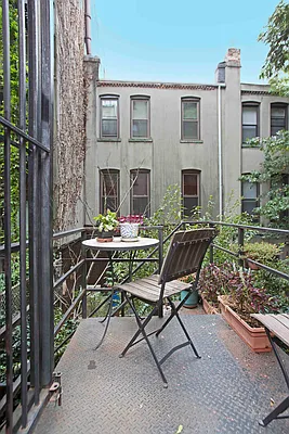 Sold by RES New York | media 16