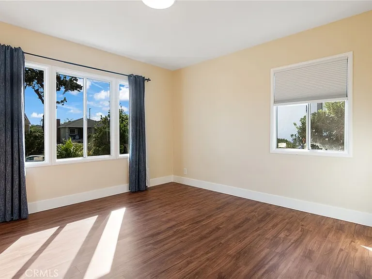 1027 S Malgren Ave — Photo 20