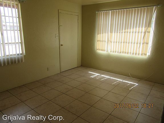 4th image of 124 E Pennsylvania Dr Unit 02