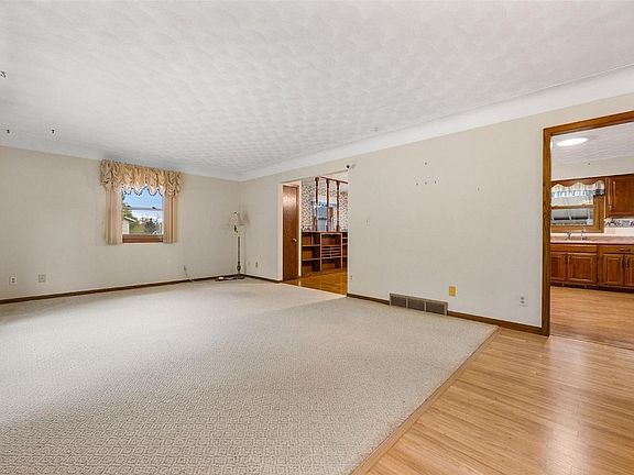 3rd image of 125 Northhaven Dr