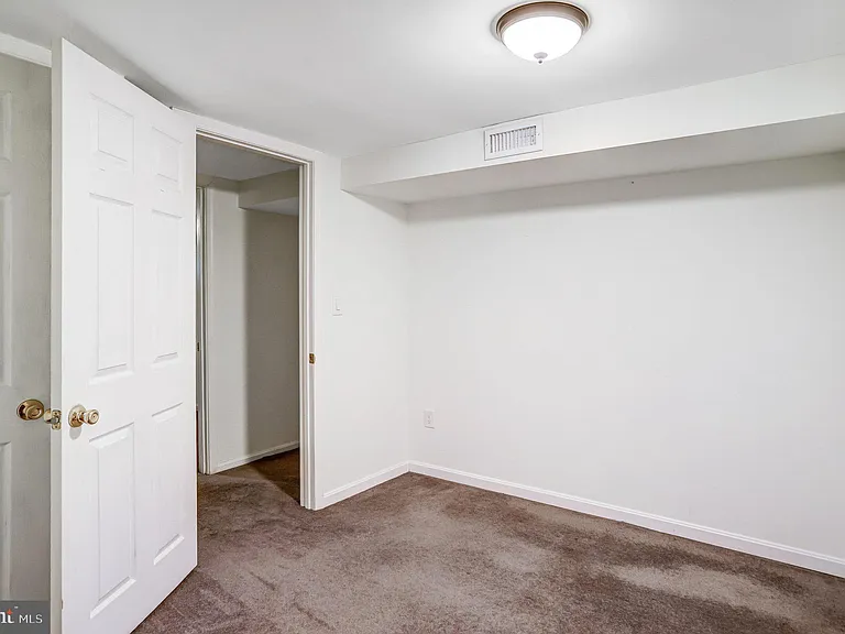 12 Rhode Island Ave NW — Photo 63