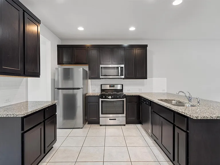 1805 Artesian Springs Xing — Photo 13