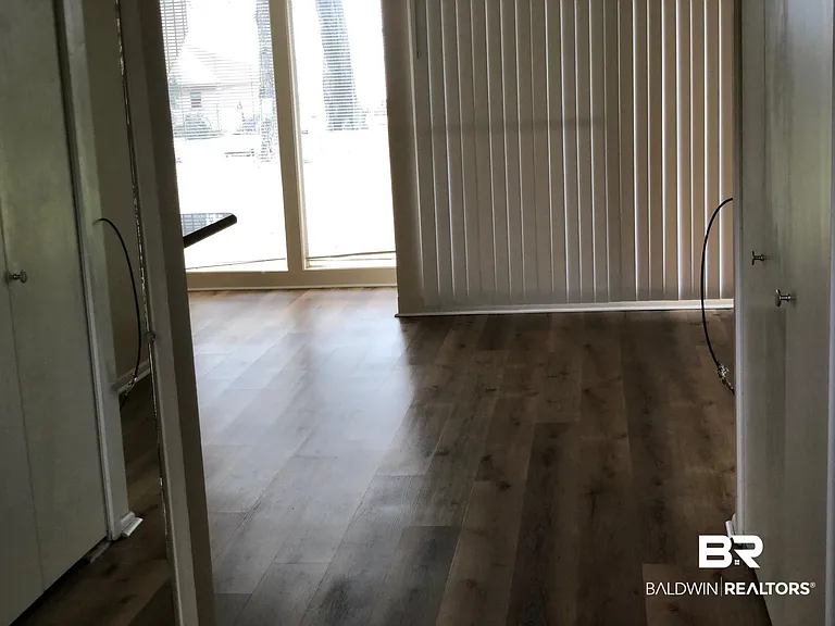 1009 Seacliff Dr N — Photo 4