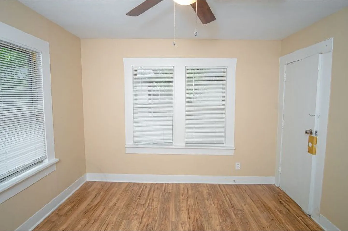 1323 Lamar — Photo 2