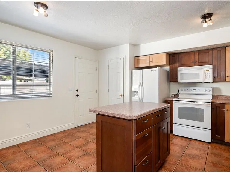 684 W Buena Vista Blvd #202 — Photo 5