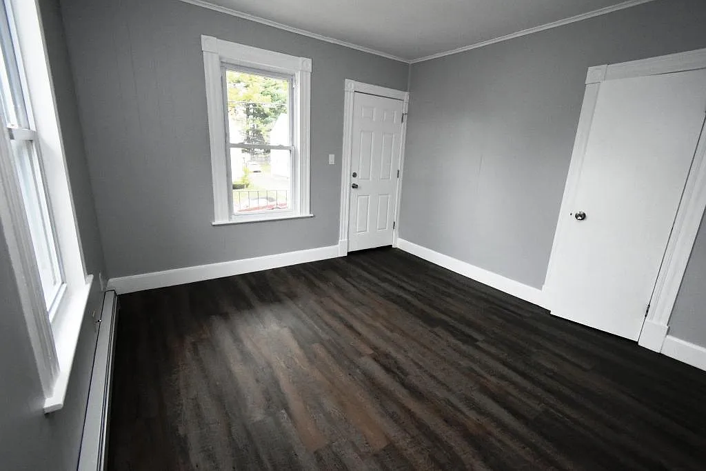 18 Crown St — Photo 1