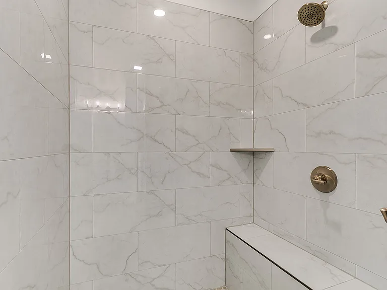 1901 Hollow Crest Ct — Photo 42
