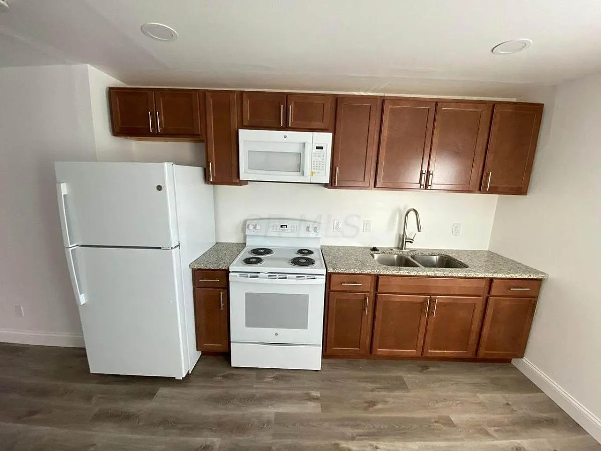 Building Photo - 3285 Sullivant Ave #D