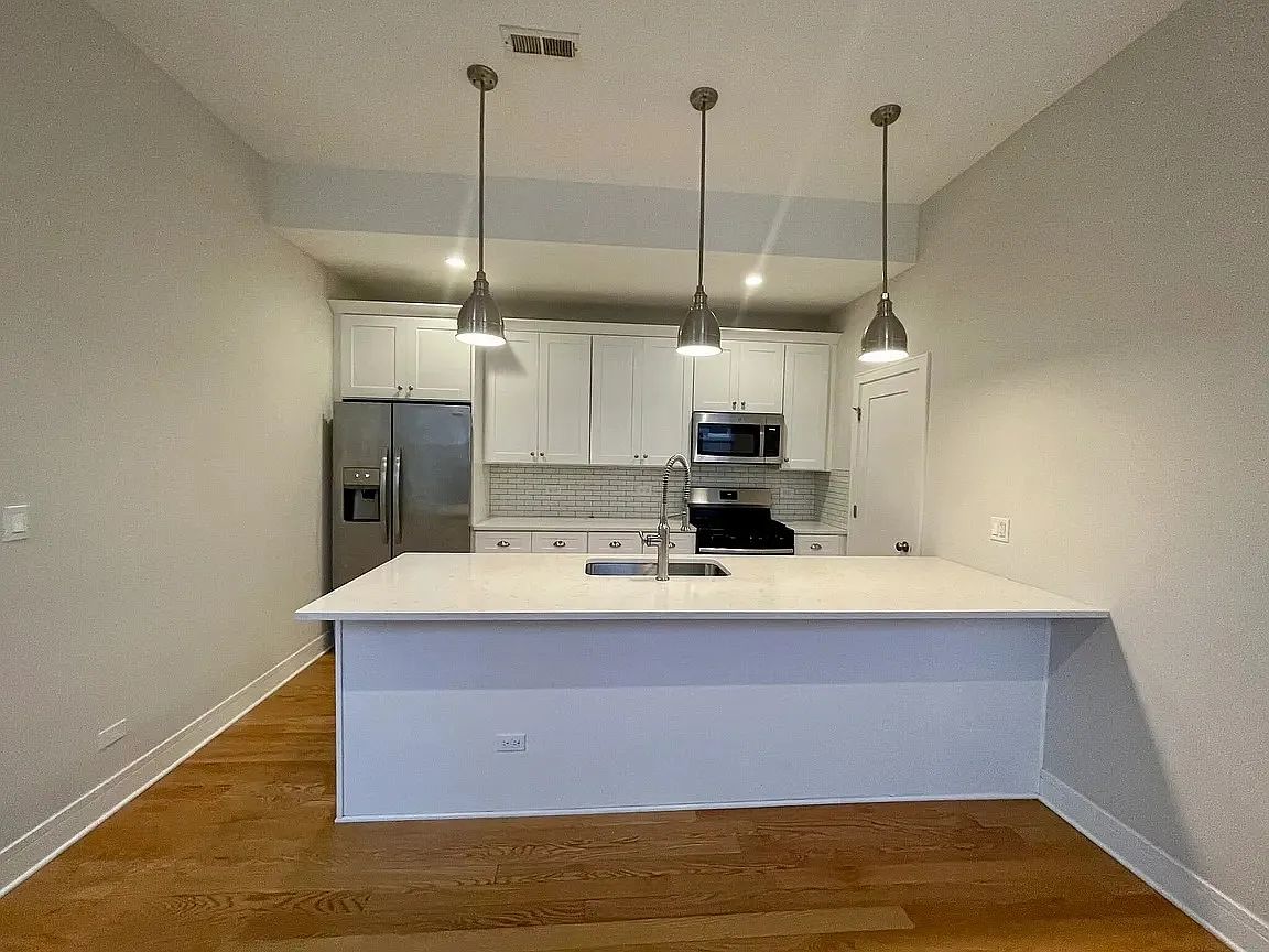 Gorgeous, Rehabbed 3bd/1.5bth, heart of Pilsen, Avail Sept 1ST! — Photo 2