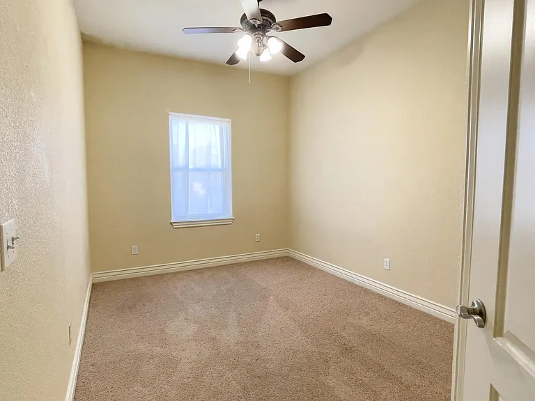 215 N Wright St — Photo 21