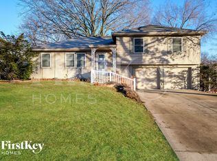 8906 W 93rd St, Overland Park, KS 66212