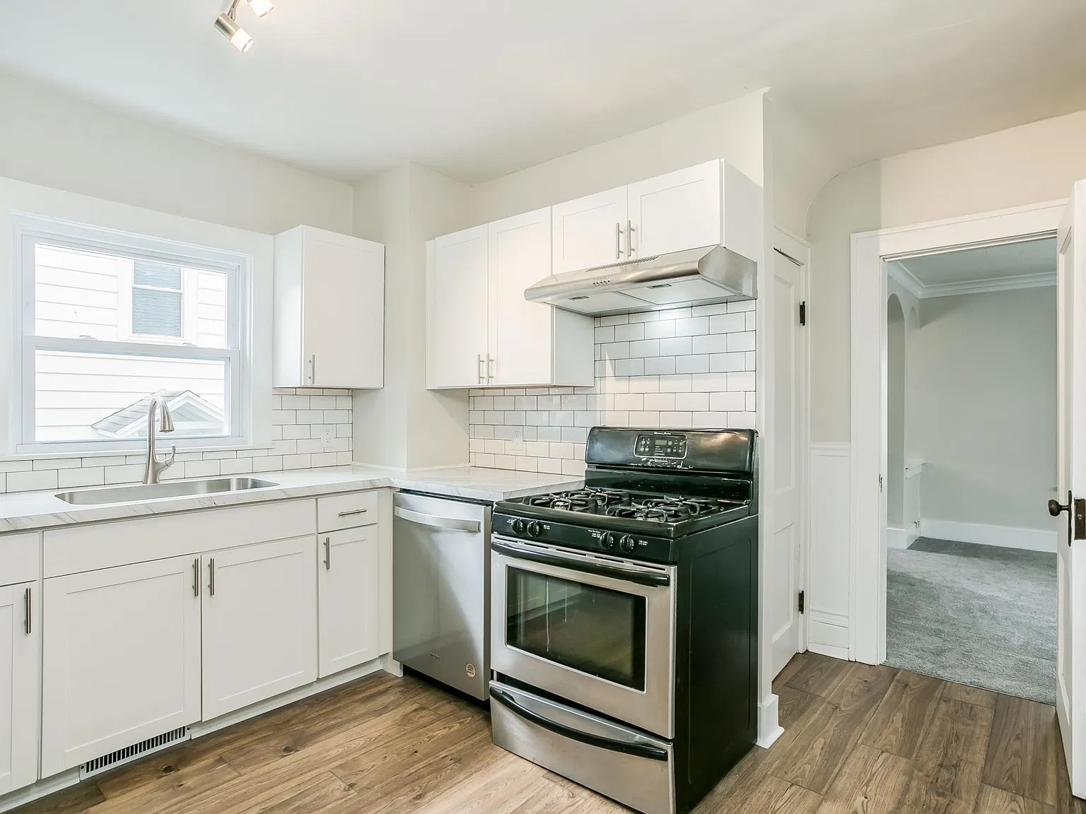 62 Falstaff Rd — Photo 2