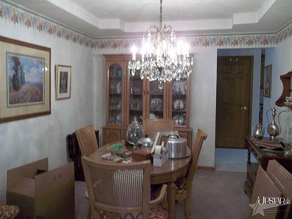 4th image of 924 Trenton Pl