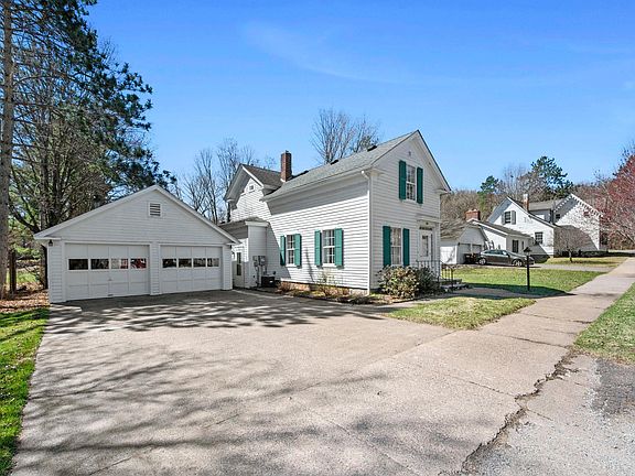 3rd image of 361 Plateau St