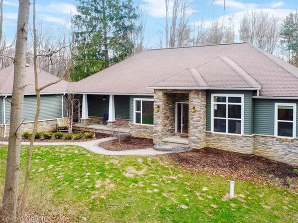 3841 Middle Rd, Highland, MI 48357