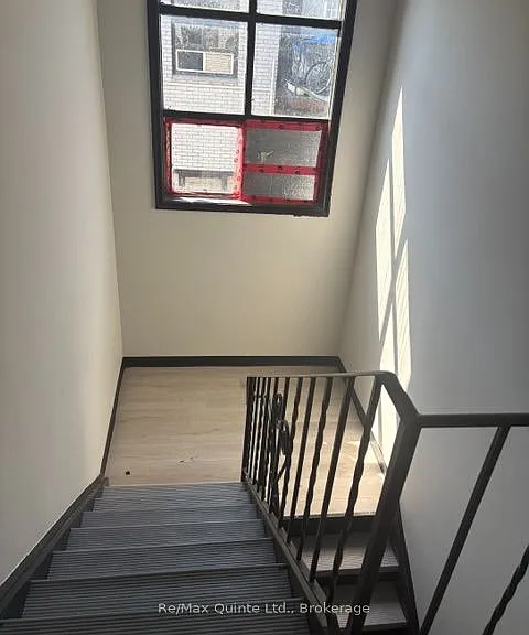 174 Queen St #6 — Photo 3