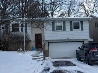 8 Highview Ave, Fox Lake, IL 60020