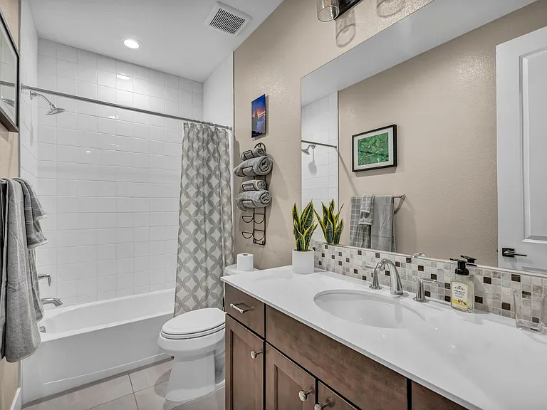 619 Camargue Trl — Photo 40