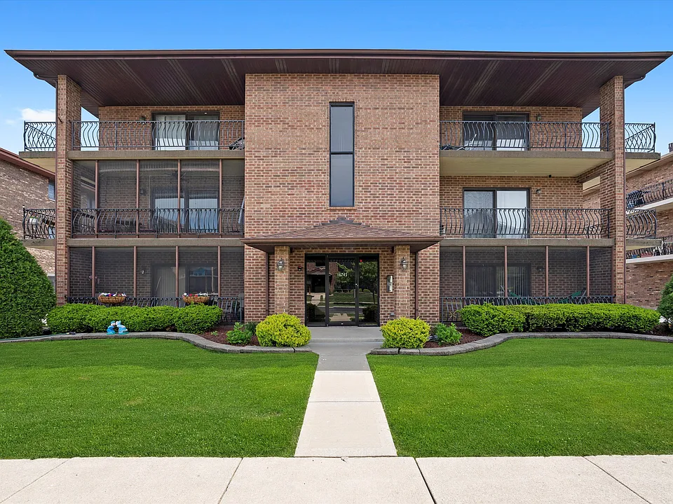 16743 Paxton Ave #3N