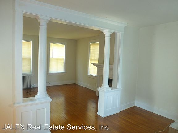 3rd image of 300 E King St