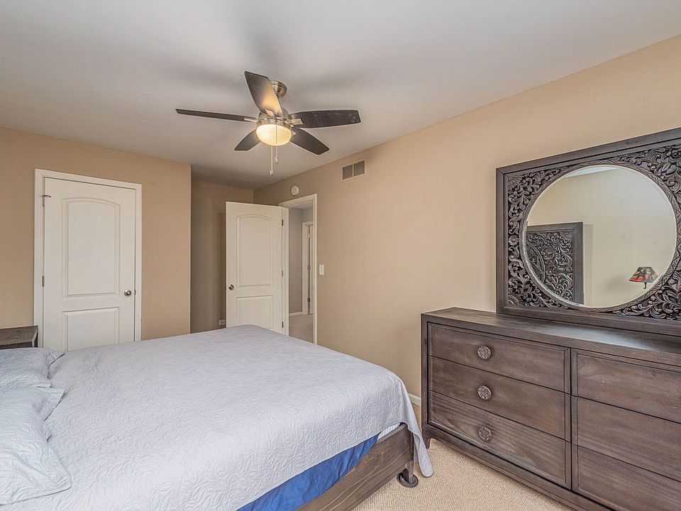 2nd image of 1661 Farragut Ct APT C