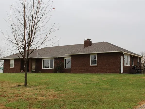 16468 Highway 16 #K, Oskaloosa, KS 66066