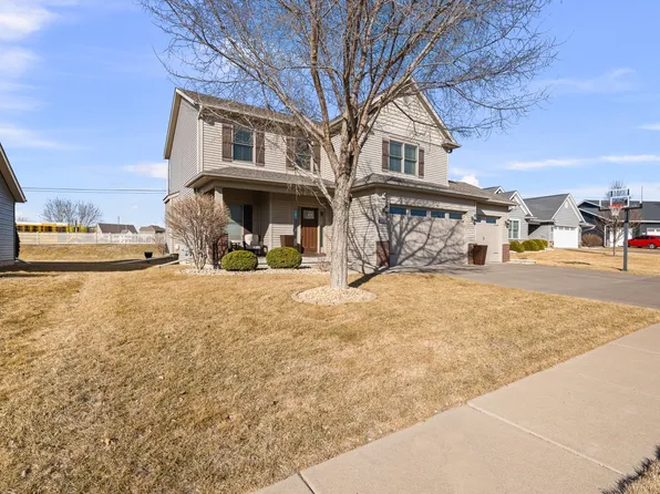 3858 Deckard Dr, Bettendorf, IA 52722