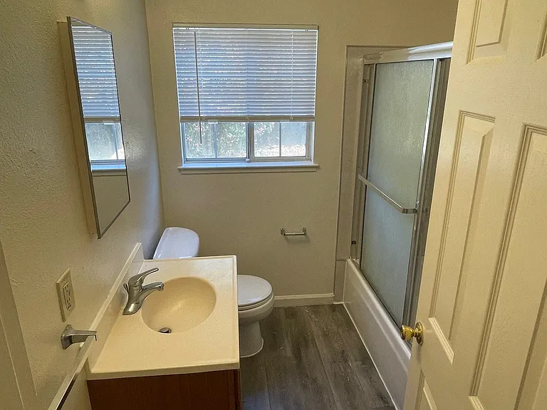 571 El Camino Ave — Photo 10