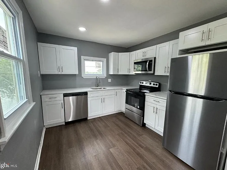 32 Edgewater Ave #B — Photo 1