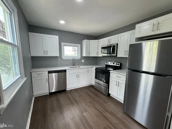32 Edgewater Ave APT B, Westville, NJ 08093