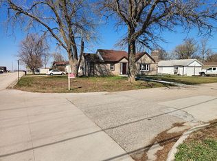525 3rd St, Murdock, NE 68407