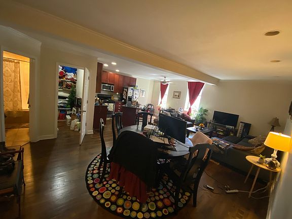 4th image of 1119 W Grand Ave #C