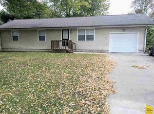 403 S County Line Rd, Windsor, MO 65360