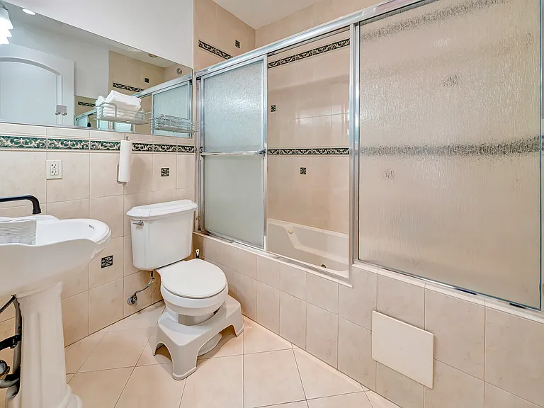 7735 Wilbur Ave — Photo 63