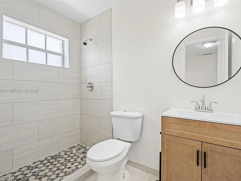 1333 W 37th St — Photo 20