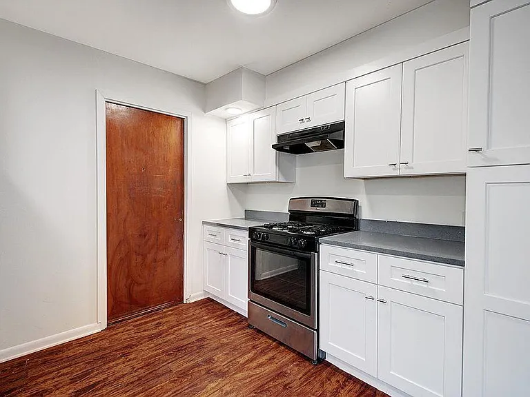 6108 Cherrylawn Cir — Photo 10