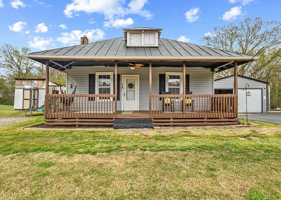 1st image of 890 Ferry Rd